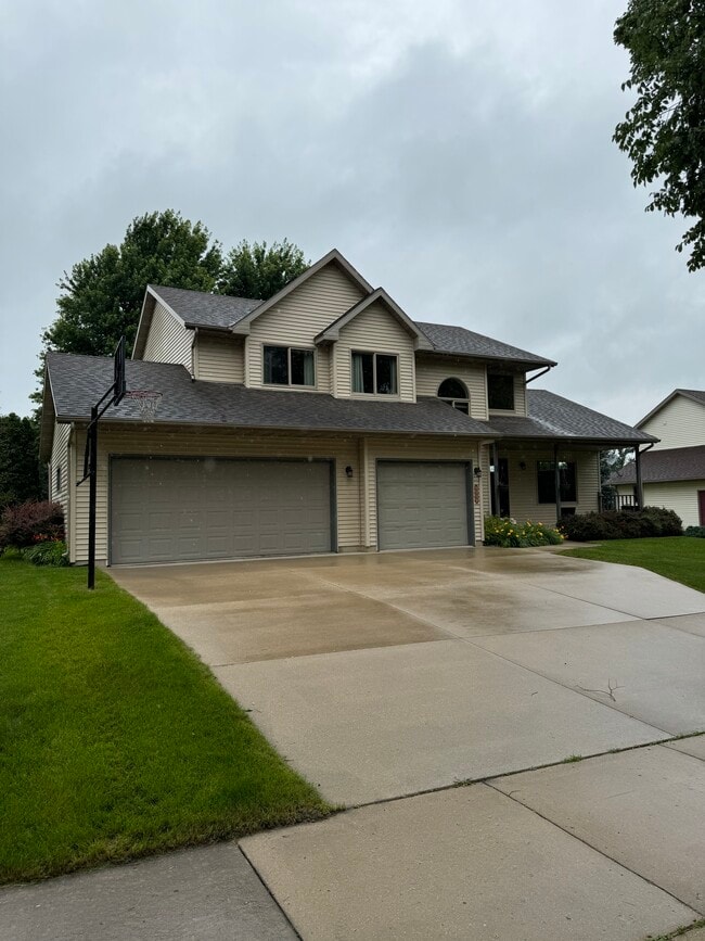 Building Photo - 506 Traveler Ln