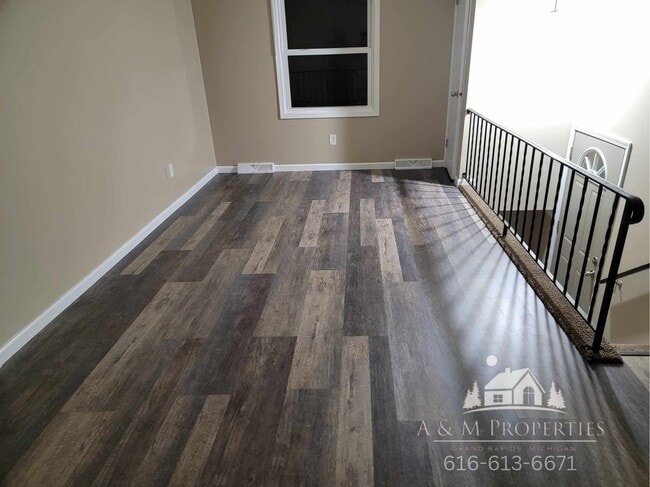 Photo - 5809 Christie Ave SE