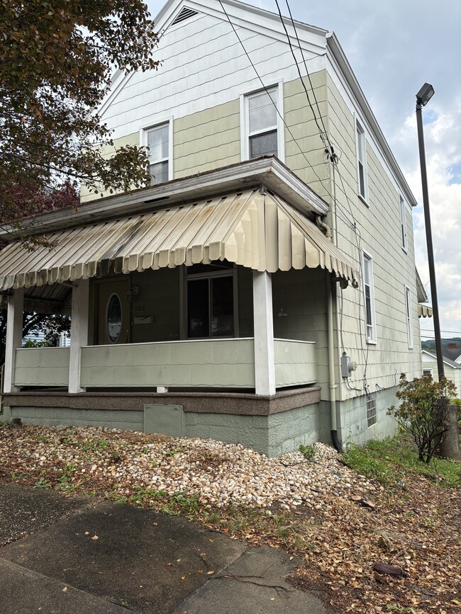 Building Photo - 106 N 5th St Rental