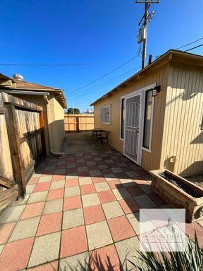 Building Photo - 3074 E Terrace Ave Unit Terrace Studio