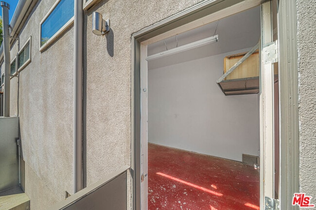 Photo - 726 W 37th St