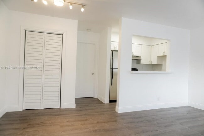 Photo - 749 SE 15th St Unit 8