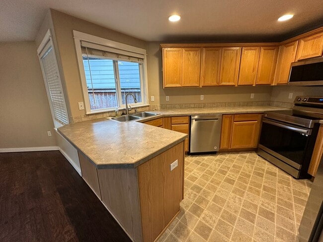 Photo - Very Nice 3 Bed 2 Bath Home With Vinyl Pla...