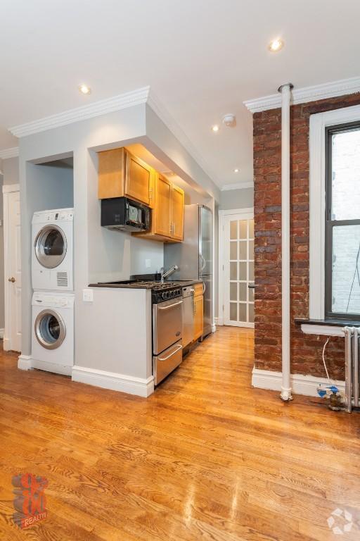 Building Photo - 410 E 13th St Rental