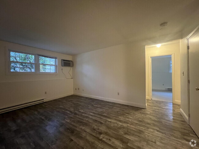 Building Photo - 2 Bedroom Condo in Madison Arms Unit #1 (PLACEMENT)