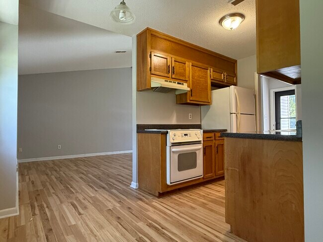 Photo - 9746 Wallwood Dr SE