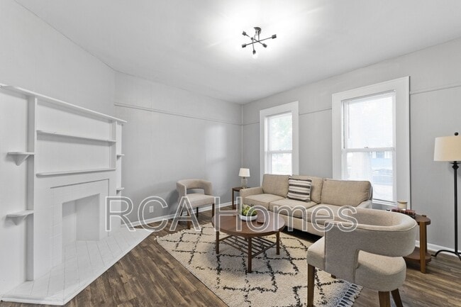 Photo - 1448 Woodlawn Ave