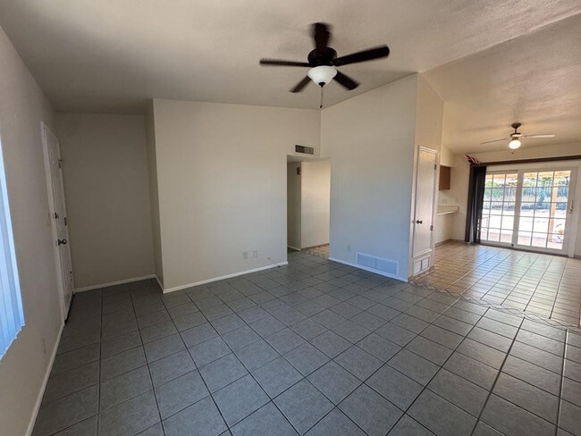 Photo - 1205 E Cottonwood Dr