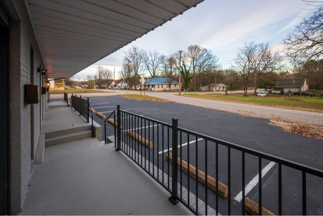 Photo - 175 E Charles St