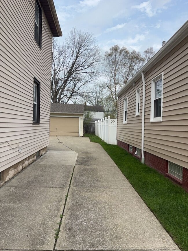 Photo - Spacious 5-Bedroom Home with Detached Garage