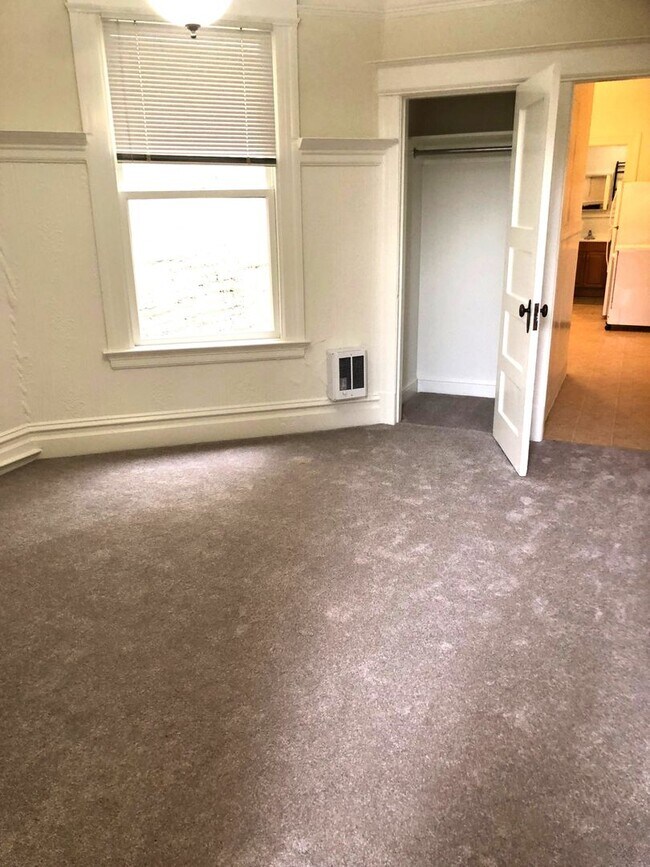 Photo - Bright & Spacious 1 Bedroom, Washer/Dryer ...