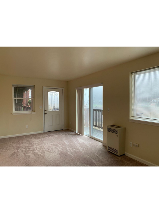 Photo - 20600 Front St