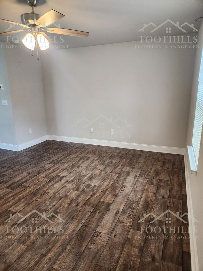 Photo - 102 David St