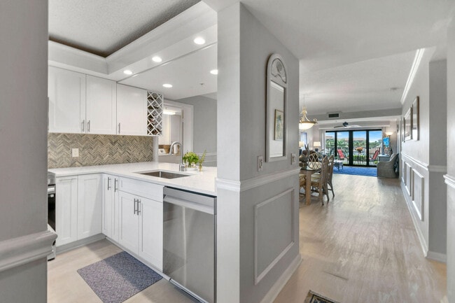 Photo - 601 Seafarer Cir Unit 304