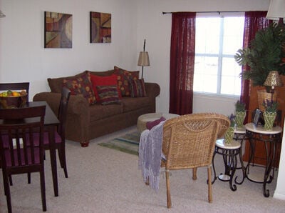 Building Photo - Villas of Hubbard Rental