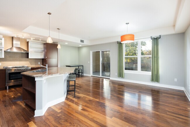 Open Floor pla - 2240 N Clay St Unit 208