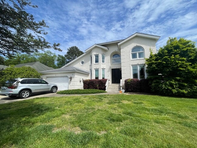 Building Photo - Beautiful 5 Bedroom Single Family Home in Great Bridge Area