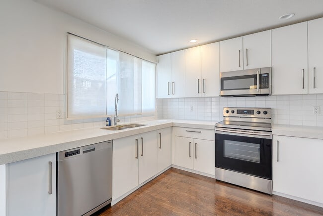 Photo - 1530 Bayside Ave SW