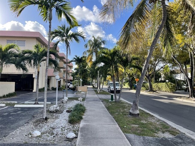 Photo - 3522 NE 171 St Unidad 212