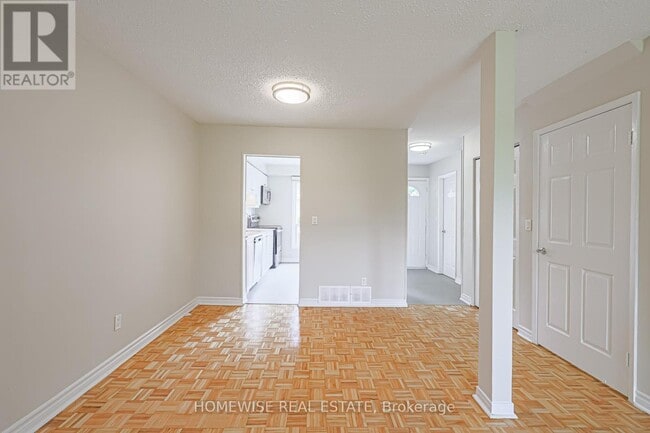Photo - 560 Waverly St N