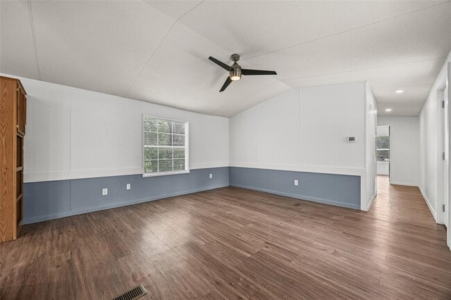 Photo - 184 Oak Forest Ct