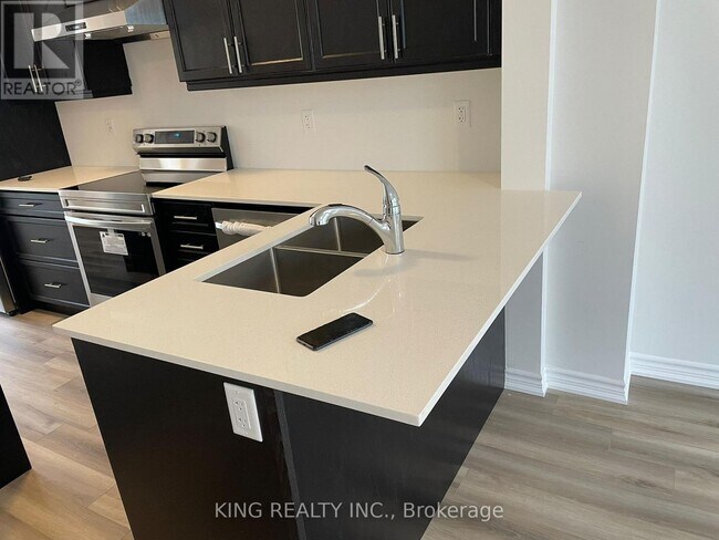 Photo - 290 Equestrian Way