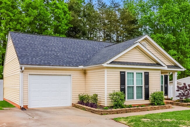 Photo - 660 Rebecca Jane Dr