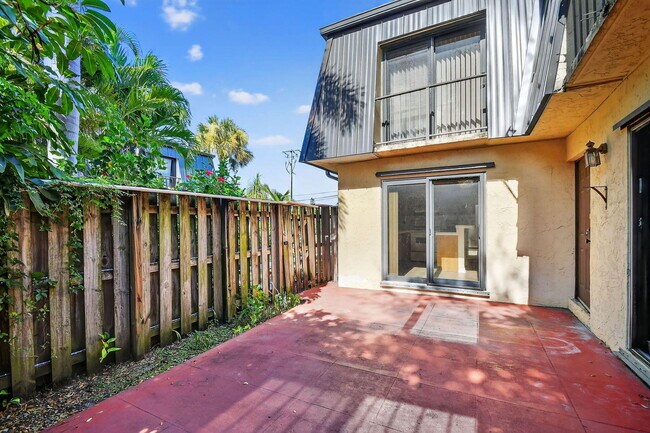 Photo - 2494 Waterside Dr