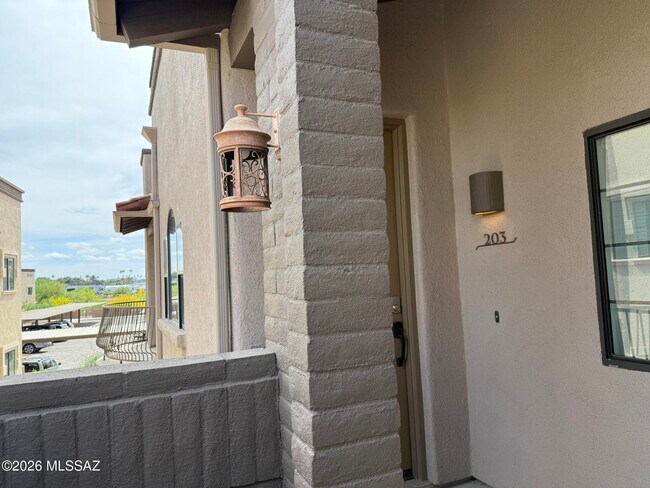 Photo - 2028 E River Rd Unidad 203