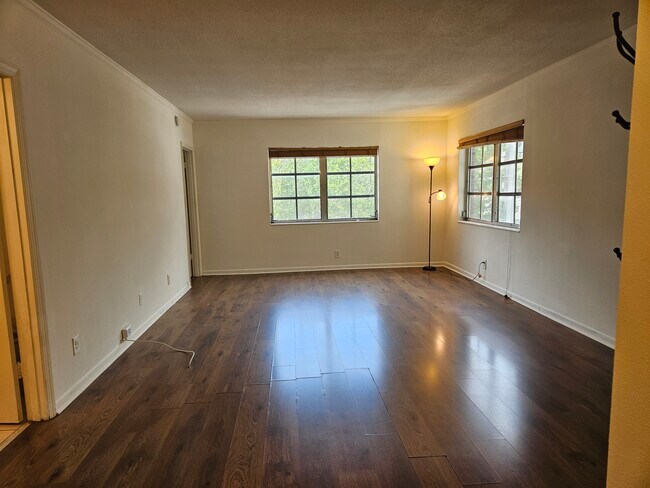 living room - 2426 SE 17th St Unidad Village at Harbor Beach