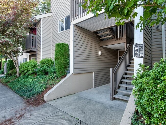 Cascade Woods Apartments, Aloha OR, escaleras y entradas - Cascade Woods Apartments