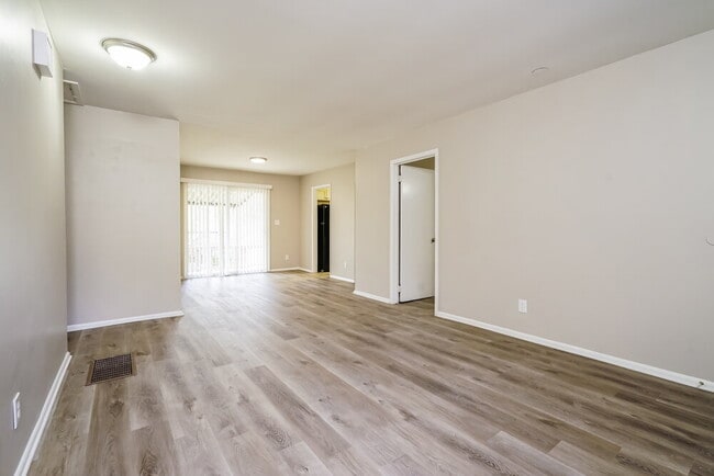 Photo - 367 Lady Guinevere Way