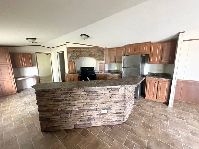 Photo - 2001 SW Loop 304