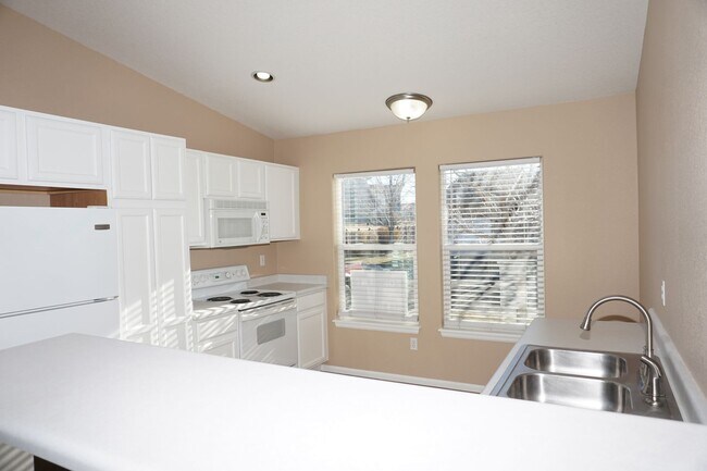 Photo - Two Bedroom Near The Powers Corridor