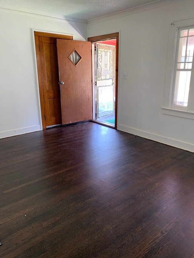 Photo - 5707 Euclid Ave E