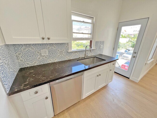 Photo - 3919 1/2 Montclair St Unidad 3919 1/2