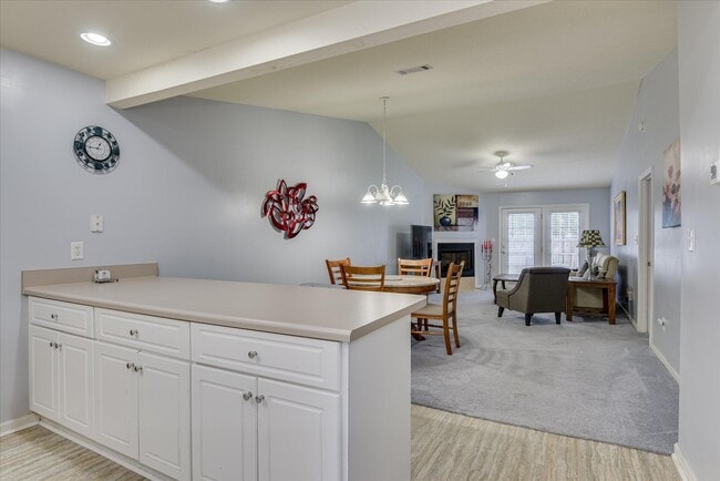 Photo - 121 Mel Ville