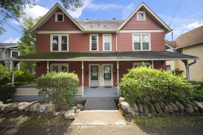 Photo - 921 E State St Unidad 921 E State St