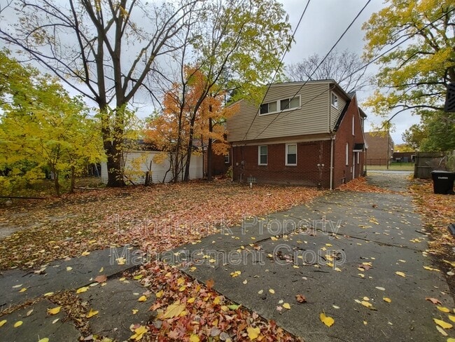 Photo - 19152 Sunderland Rd