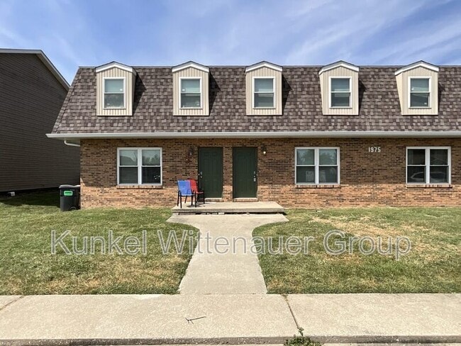 Building Photo - 1975 Nathan Ave Unit 1975 #2 Nathan