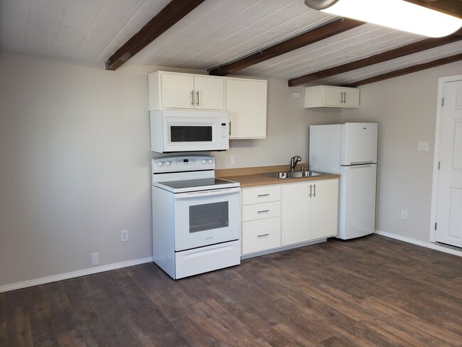 Photo - 1011b Edith Blvd NE Apartment Unit D