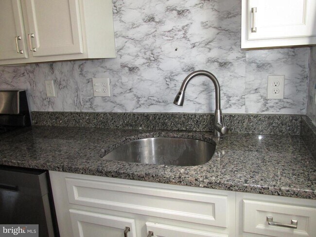 Photo - 1747 Yakona Rd