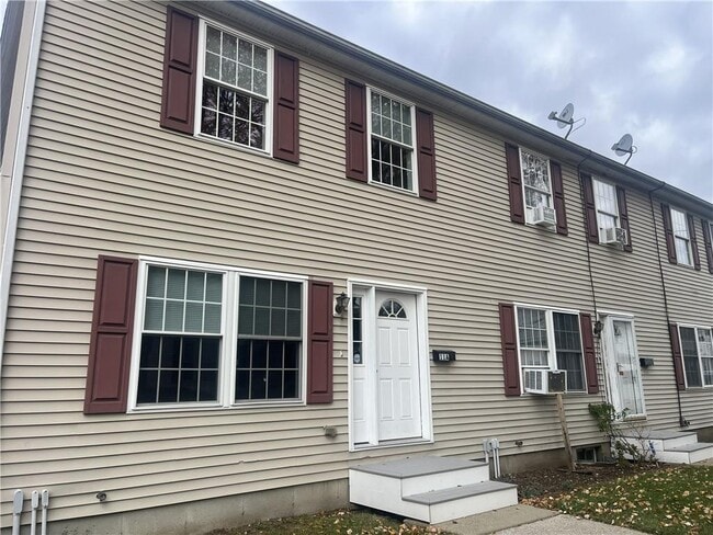 Building Photo - 11 Newcomb St Unit A