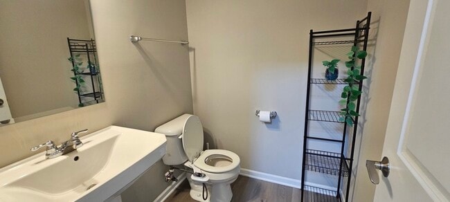 Photo - 210 Timberleaf Cir