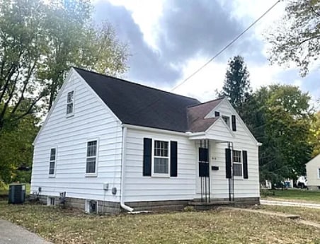 Photo - 813 E Washington St