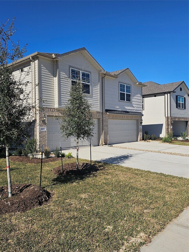 Photo - 5207 Shallowhurst Ln