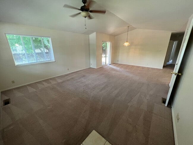 Photo - NE Bend 3 Bed/2 Bath Single Family Home - ...