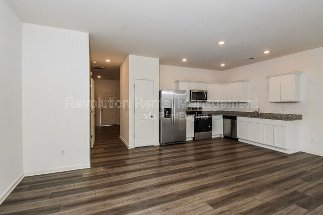 Photo - 310 Penn Sta Wy