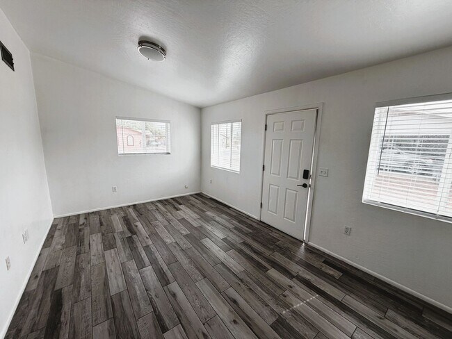 Photo - 1 month Free rent! Downtown Chandler 1 bed 1 bath!