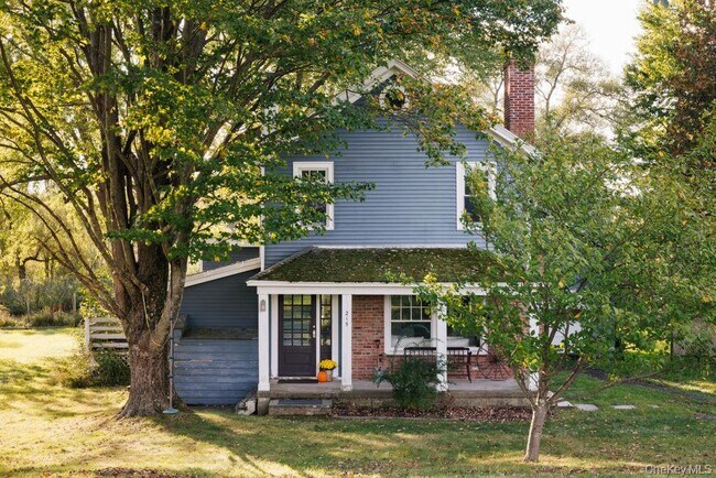 Photo - 215 Moore Rd
